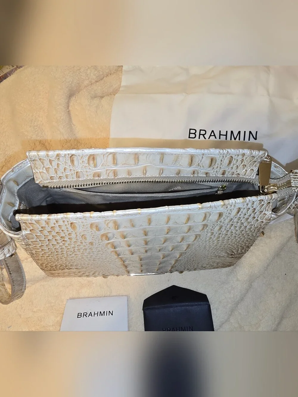 EUC Brahmin Cream Croc-Embossed Crossbody Shoulder Bag Cream With Gold Accents - Picture 2 of 8